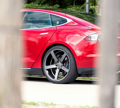 Фото дисков Vossen CV3 на Tesla Model S