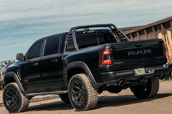 Фото дисков 4PLAY 4P83 Черный глянец на Ram 1500 V