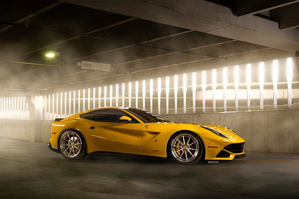 Фото дисков Strasse Wheels SV10 Deep Concave FS Глянцевый лак на Ferrari 812
