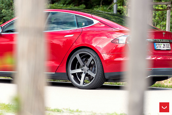 Фото дисков Vossen CV3 Глянцевый графит на Tesla Model S