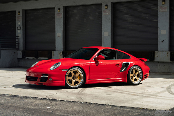 Фото дисков 1886 Wheels S005 Сатиновое золото на Porsche 911 VI