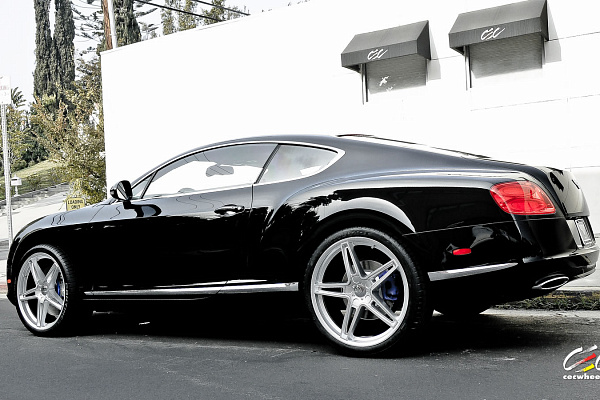 Фото дисков CEC C881 Глянцевый лак на Bentley Continental GT II
