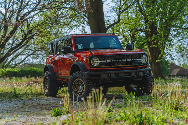 Фото дисков HRE FT1 Сатиновое темное золото на Ford Bronco