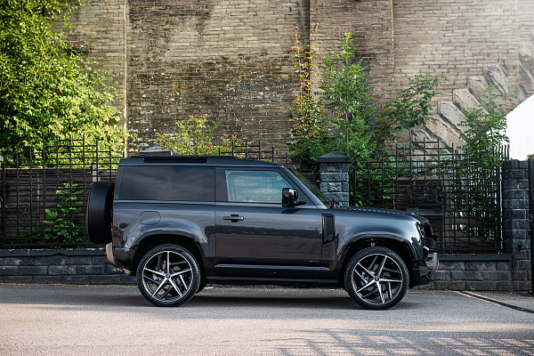 Фото дисков Kahn Type 52 RS Черный сатин на Land Rover Defender II