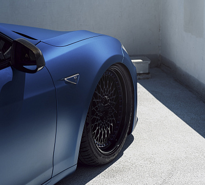 Фото дисков Rotiform LHR на Tesla Model S