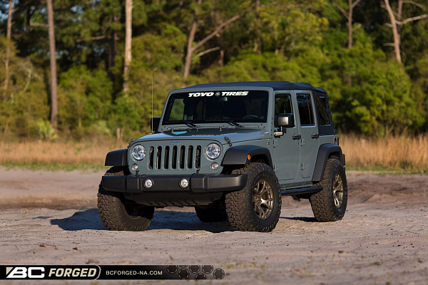 Фото дисков BC Forged RZ05 Сатиновая бронза на Jeep Wrangler III (JK)