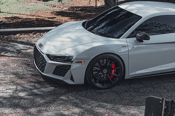 Фото дисков Brixton Forged FDE11 Черный глянец на Audi R8 (4S)