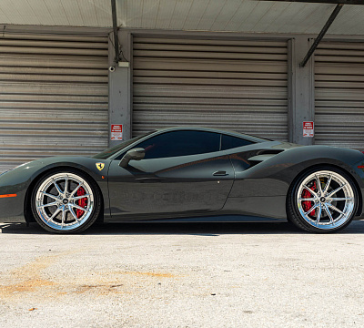 Фото дисков HRE S104SC на Ferrari 488