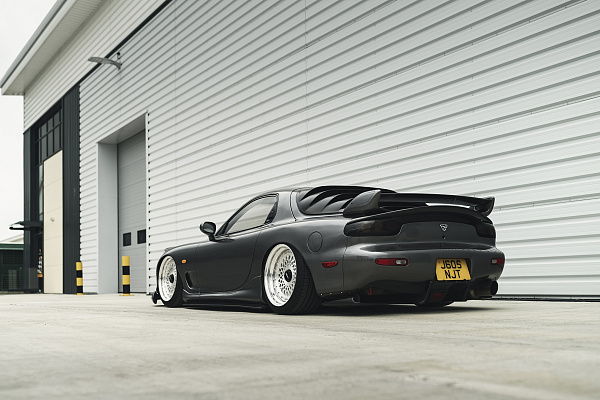 Фото дисков Rotiform LHR-M Сатиновый лак на Mazda RX-7 III