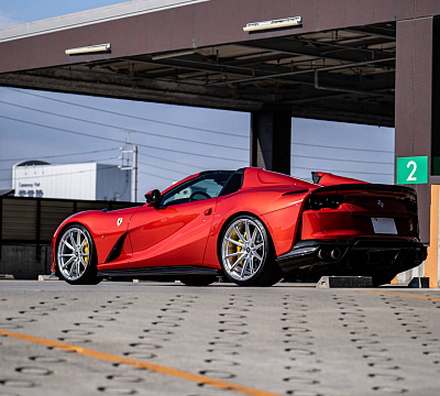 Фото дисков HRE P104SC на Ferrari 812