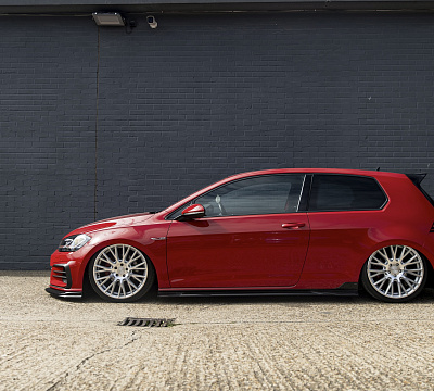 Фото дисков Rotiform LSE на Volkswagen Golf VII