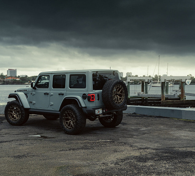 Фото дисков Vossen HFX-1 (5-Lug) на Jeep Wrangler IV (JL)