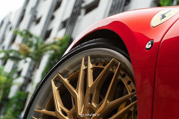 Фото дисков Anrky S3-X1 Сатиновое золото на Ferrari F8