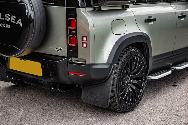 Фото дисков Kahn Kahn RS Черный сатин на Land Rover Defender II