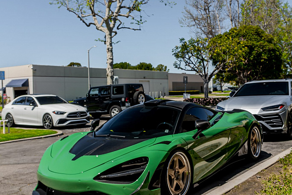 Фото дисков Brixton Forged TR05 Глянцевая шампань на McLaren 720S