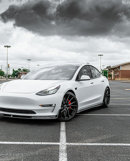 Фото дисков HF-4T Алмазная проточка на Tesla Model 3