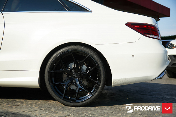 Фото дисков Vossen HF-5 Черный глянец на Mercedes-Benz E-Class (W212, S212, C207)