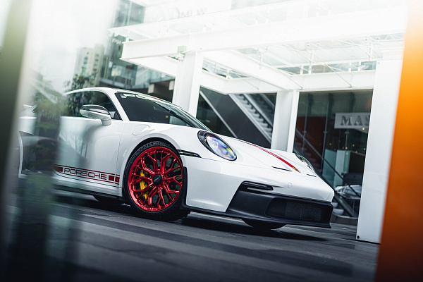 Фото дисков Brixton Forged PF10-RS Красный глянец на Porsche 911 VIII