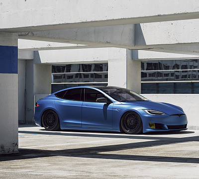 Фото дисков Rotiform LHR на Tesla Model S
