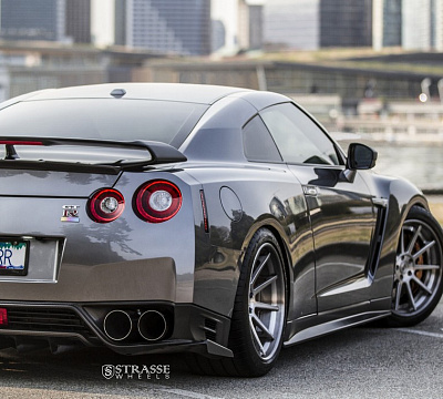 Фото дисков Strasse Wheels R10 Deep Concave на Nissan GT-R