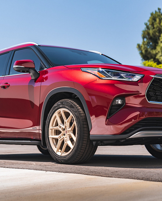 Фото дисков EVO-4 Сатиновая шампань на Toyota Highlander U70