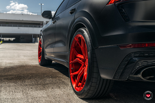 Фото дисков Vossen EVO-3 Красный глянец на Audi Q8