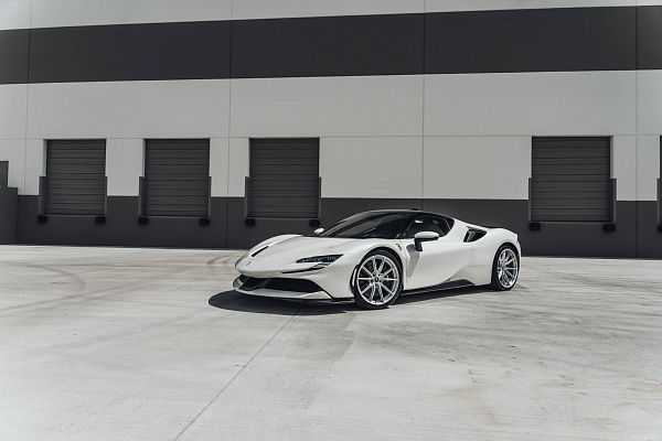 Фото дисков HRE P104SC Глянцевый лак на Ferrari SF90
