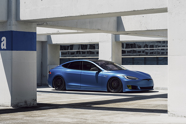 Фото дисков Rotiform LHR Черный сатин на Tesla Model S