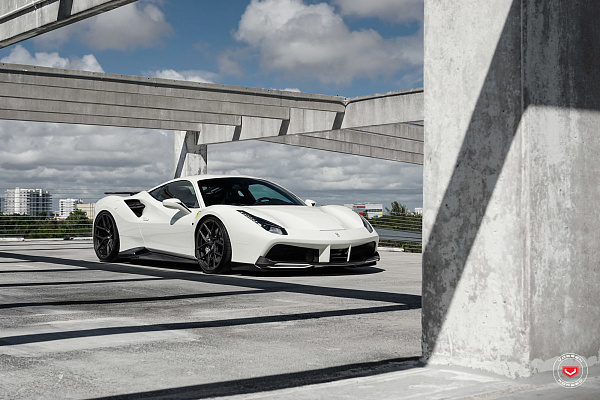 Фото дисков Vossen S21-01 Сатиновый темный лак на Ferrari 488