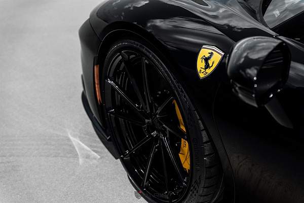 Фото дисков Anrky AN23 Черный глянец на Ferrari 812