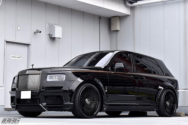 Фото дисков 1886 Wheels G007 Черный глянец на Rolls-Royce Cullinan