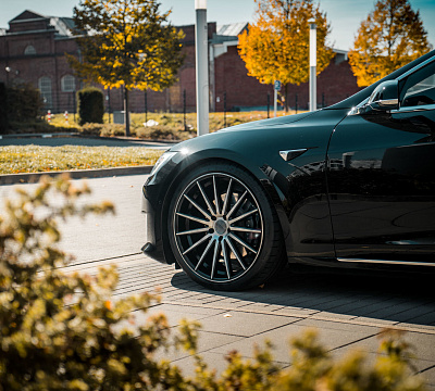 Фото дисков Vossen VFS-2 на Tesla Model S