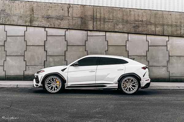 Фото дисков Brixton Forged PF10 Глянцевый лак на Lamborghini Urus
