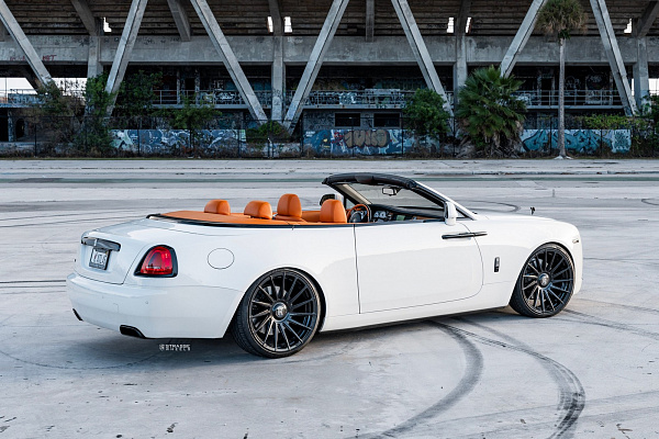 Фото дисков Strasse Wheels SV15T Deep Concave Duoblock RR Черный глянец на Rolls-Royce Ghost I