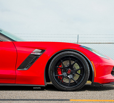 Фото дисков Strasse Wheels SM5R Deep Concave FS на Chevrolet Corvette C7