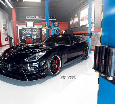 Фото дисков Strasse Wheels S5 Signature на Dodge Viper