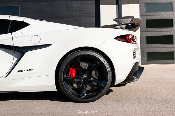 Фото дисков Anrky XR-105 Черный глянец на Chevrolet Corvette C8