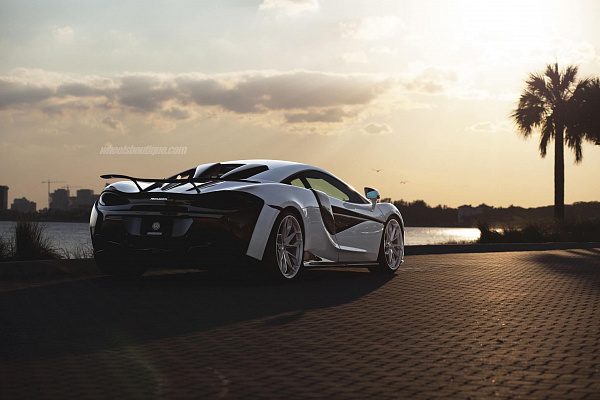 McLaren 570S