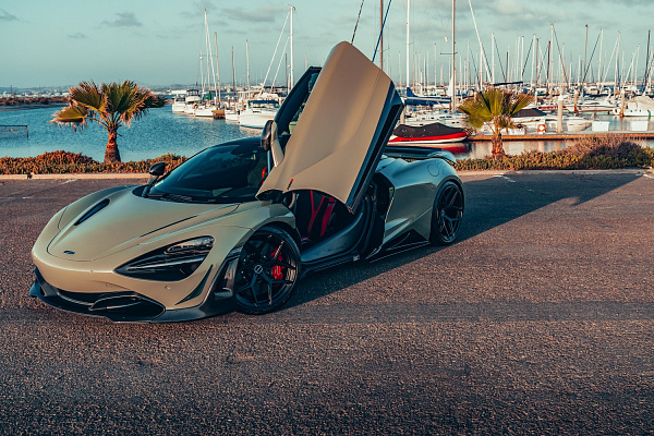 Фото дисков Brixton Forged PF7 Черный сатин на McLaren 720S