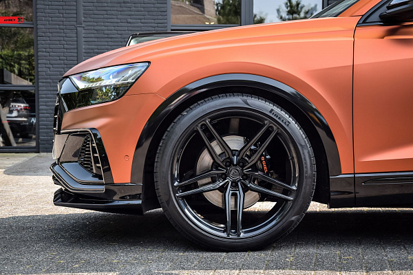 Фото дисков Anrky AN17 Черный глянец на Audi Q8