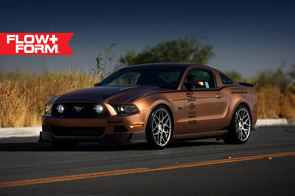 Фото дисков HRE FF01 Глянцевый графит на Ford Mustang V