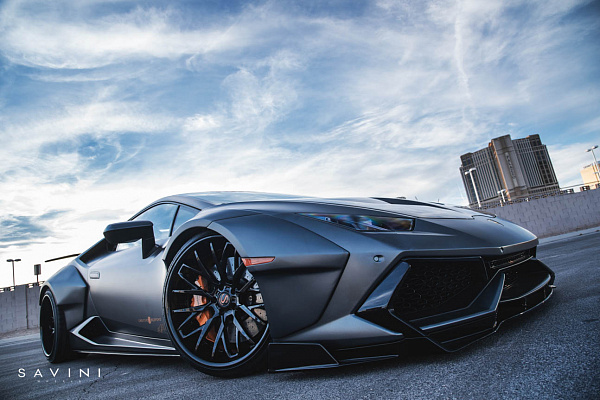 Фото дисков Savini SV83 Черный глянец на Lamborghini Huracan