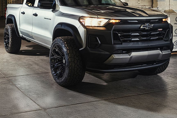 Фото дисков 4PLAY 4P83 Черный глянец на Chevrolet Colorado
