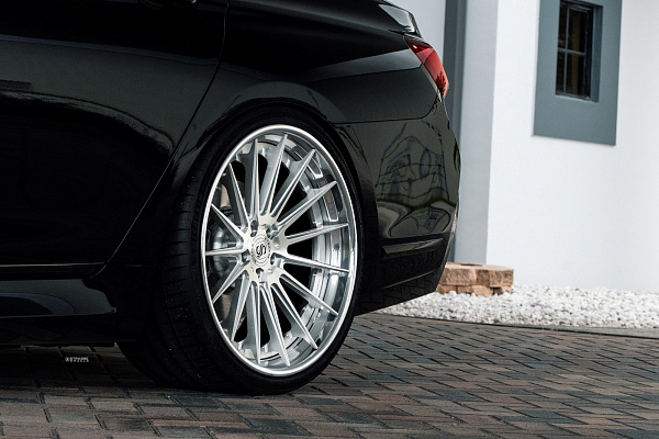 Фото дисков Strasse Wheels SV15 Deep Concave FS Глянцевый лак на BMW 7 (G11/G12)
