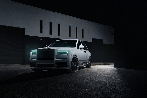 Фото дисков Strasse Wheels SV101 Deep Concave Duoblock RR Черный глянец на Rolls-Royce Cullinan