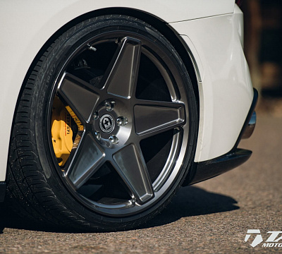 Фото дисков HRE 505M на Ferrari California