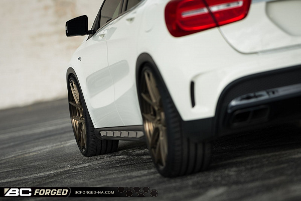 Фото дисков BC Forged HCA381 Сатиновая бронза на Mercedes-Benz GLA (X156)