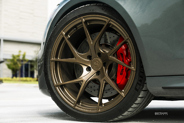Фото дисков Strasse Wheels SM5RT Deep Concave Monoblock Сатиновая темная бронза на Mercedes-Benz E-Class (W213, S213, C238)