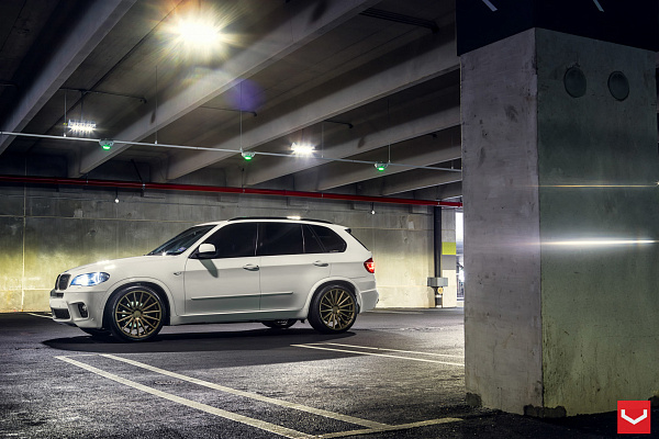 Фото дисков Vossen VFS-2 Сатиновое темное золото на BMW X5/X5 M (E70)