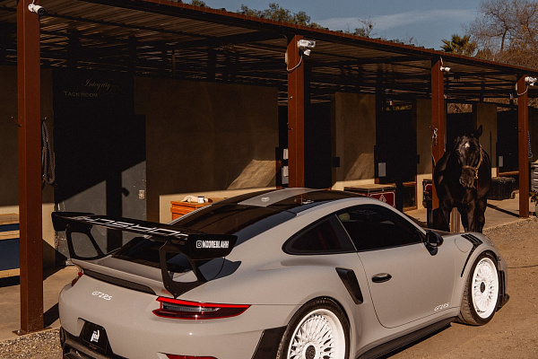 Фото дисков Brixton Forged TR20 Белый глянец на Porsche 911 VII